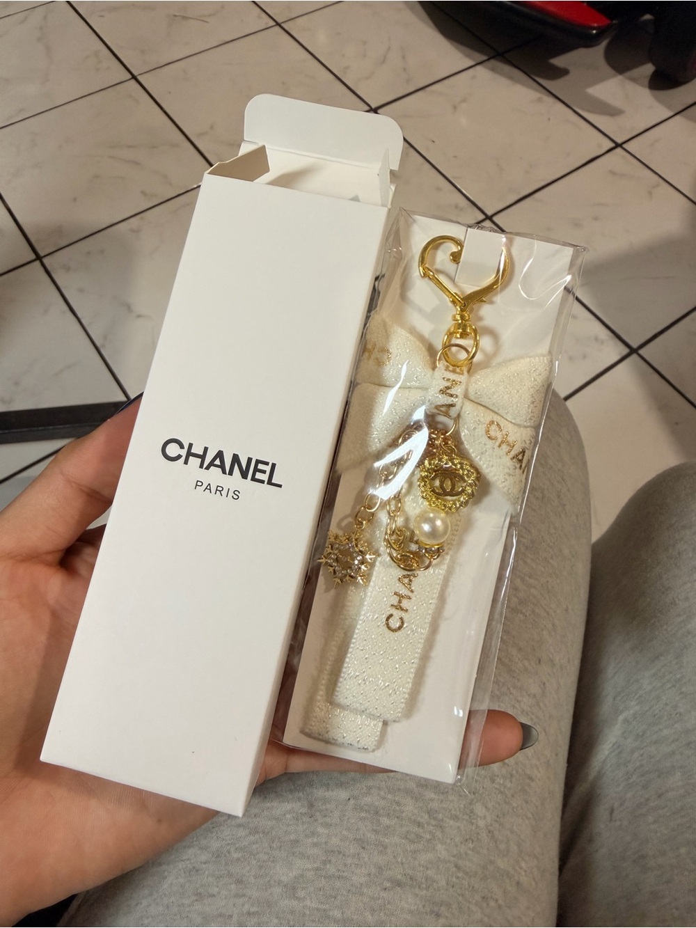 100% authentic CHNL Ivory and Gold Bow Charm Key Holder